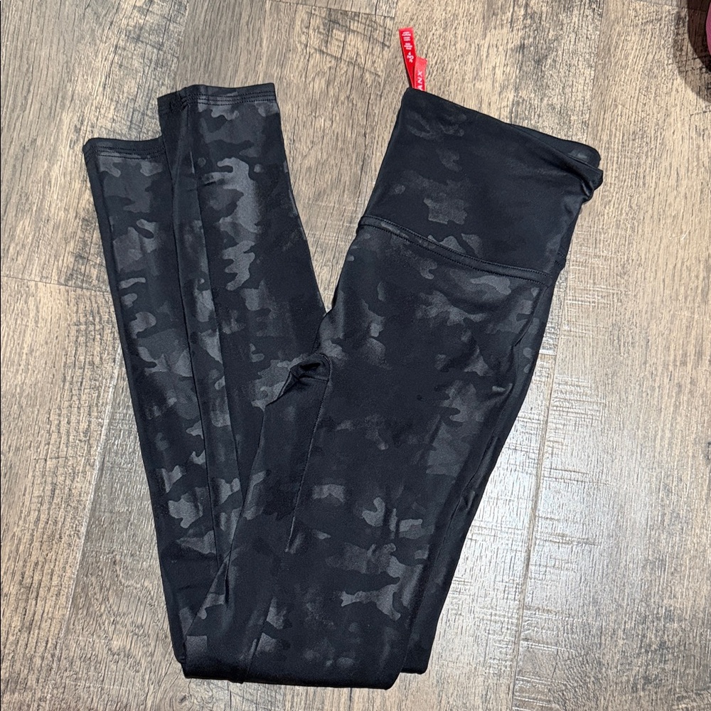 SPANX Black Shiny Print Camo Leggings